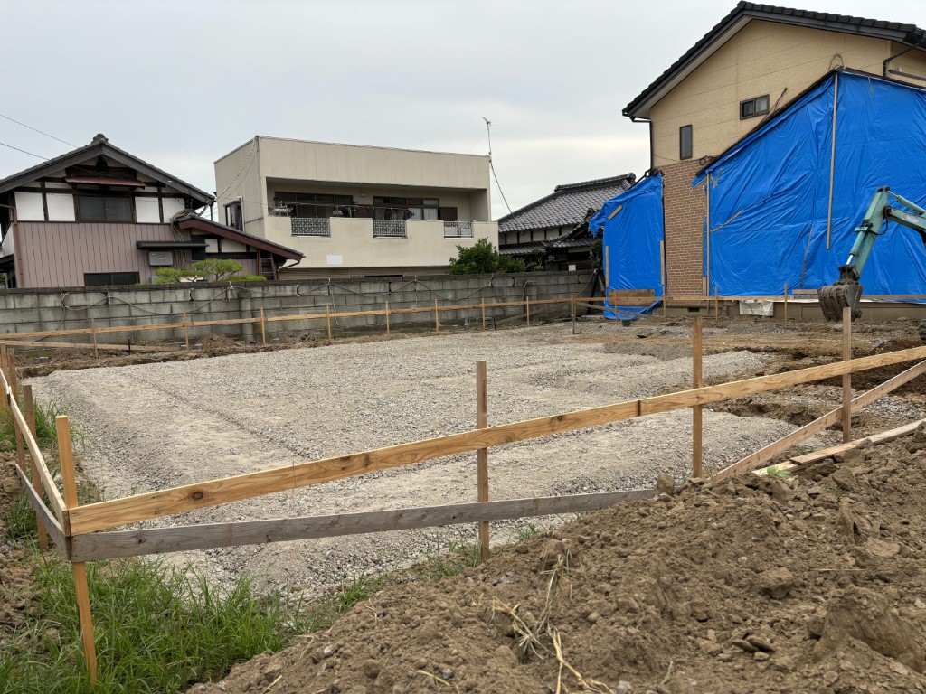 砕石敷き均し